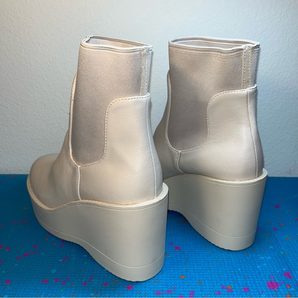 New top Moda Women faux leather Ankle Slip On Platform booties cream size 7.5 - Picture 3 of 8